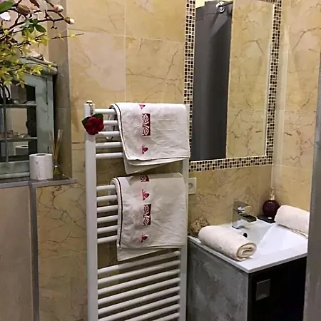 Cocon Cosy Chambre Romantique Labellisee Nice Mer A 5 Minutes A Pied Bed & Breakfast Nice